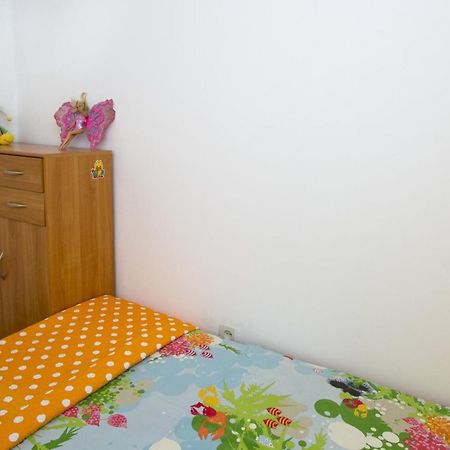 Apartments By The Sea Brela, Makarska - 11821 Bilik gambar