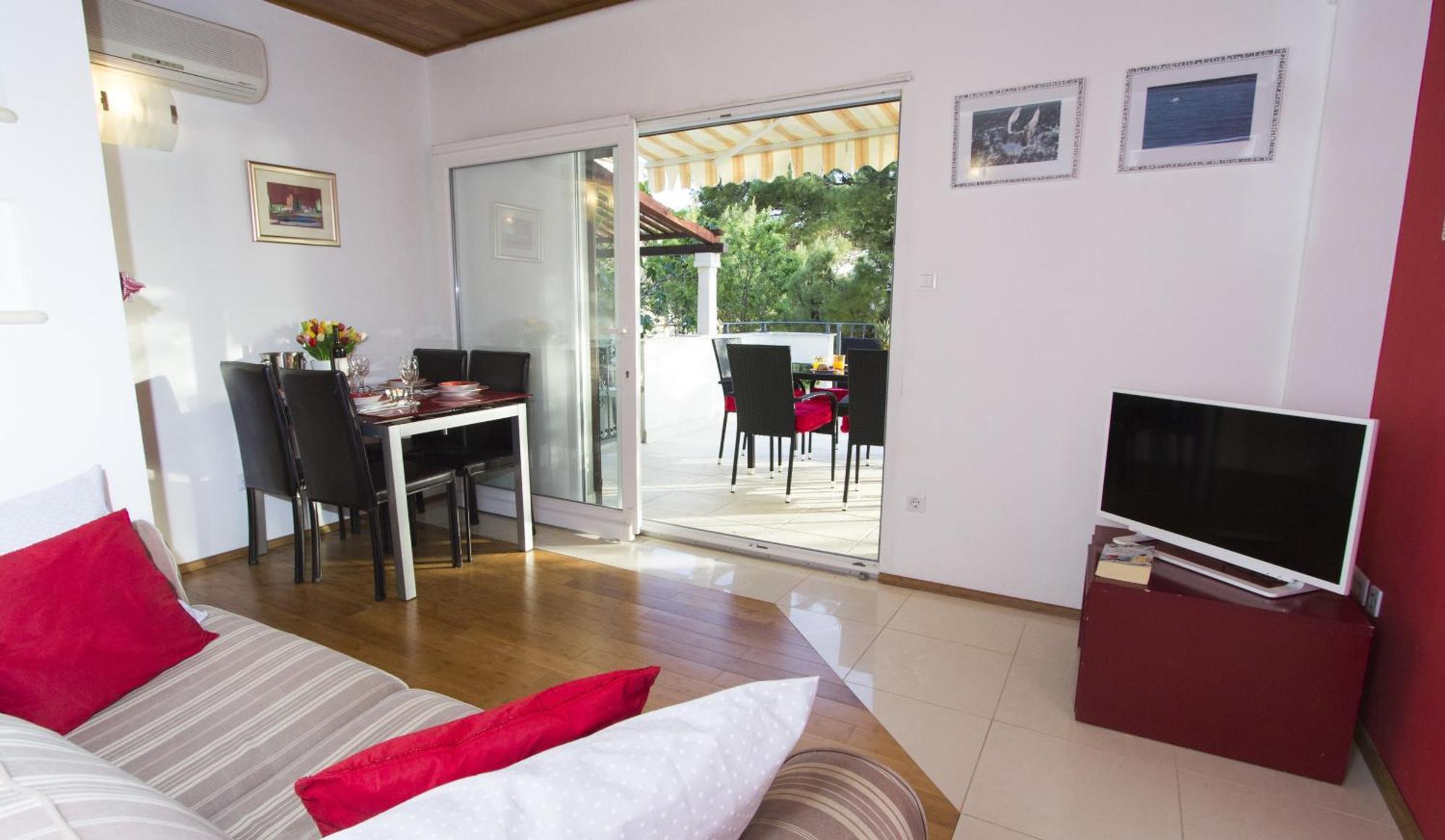 Apartments By The Sea Brela, Makarska - 11821 Bilik gambar