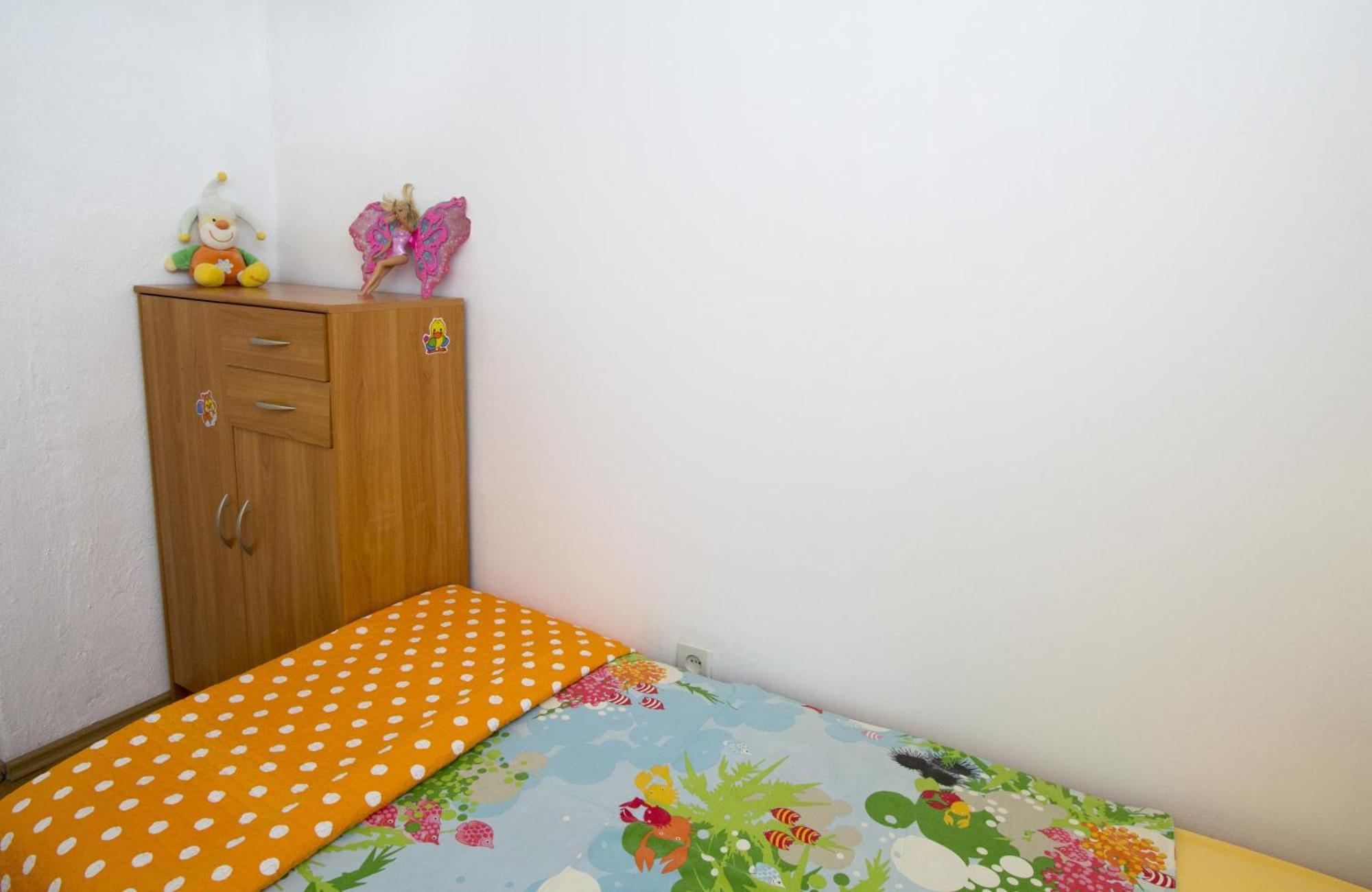 Apartments By The Sea Brela, Makarska - 11821 Bilik gambar