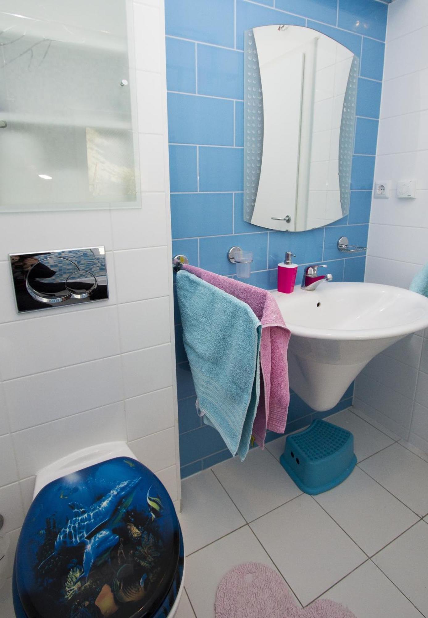 Apartments By The Sea Brela, Makarska - 11821 Bilik gambar