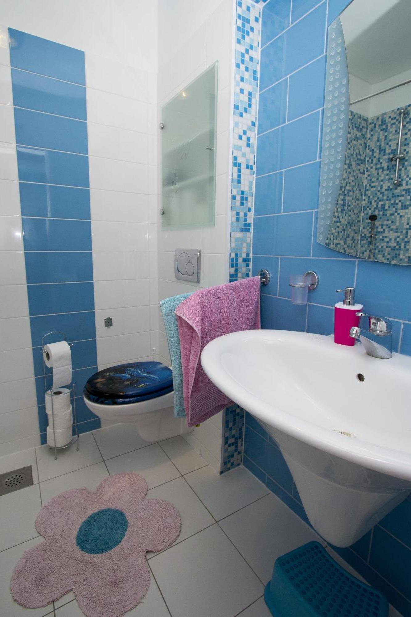 Apartments By The Sea Brela, Makarska - 11821 Bilik gambar